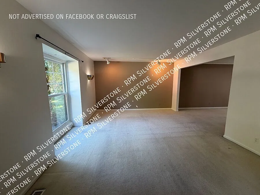 Spacious 4-bedroom — Photo 3