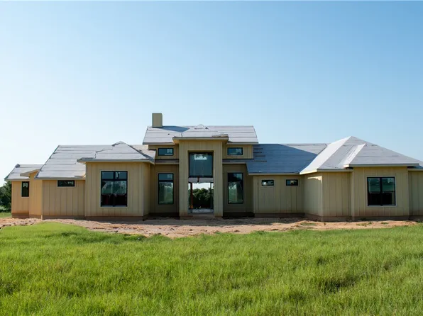 2201 High Meadows Trl, Franklin, TX 77856