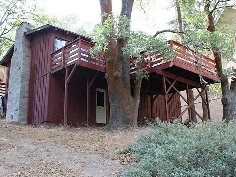 631 Oak Knoll Dr — Photo 3