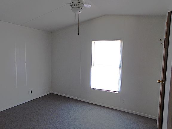 5th image of 114 Colonial Ct