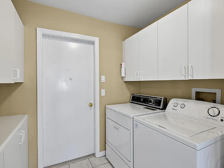 77 Folcroft Ln — Photo 26