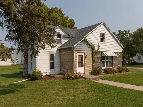 305 W Eyota St, Dover, MN 55929