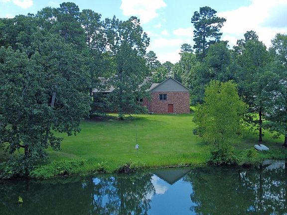 4th image of 215 Lomond Dr