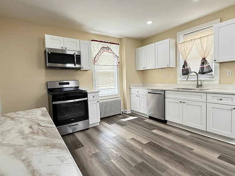 2030 Liberty St — Photo 14
