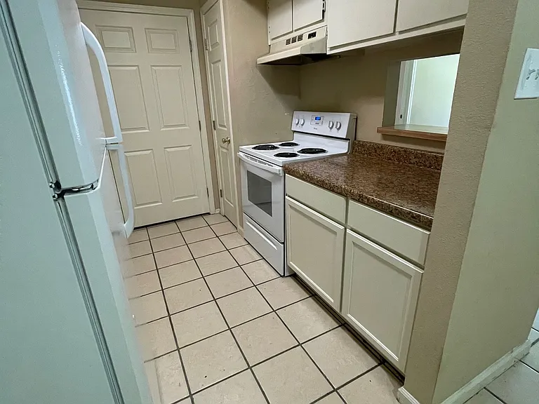 761 Hammond Manor Dr — Photo 2