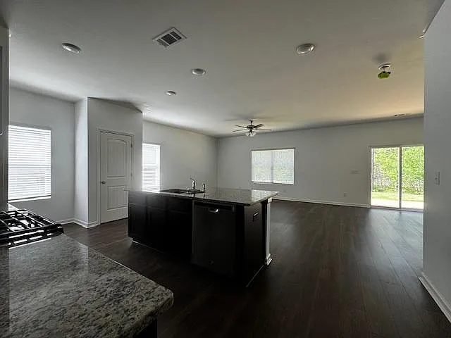 240 Chelsea Park Dr — Photo 17