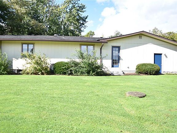 3rd image of 10427 Meadowhurst Ln