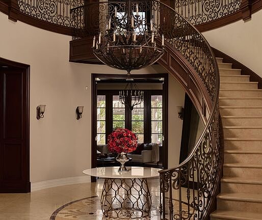 3rd image of 614 N Palm Dr