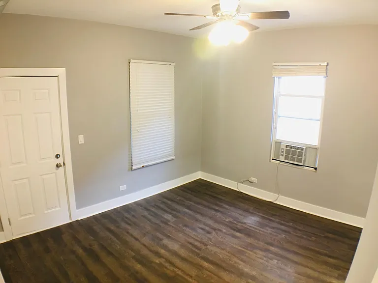 918 W 32nd Pl #2R — Photo 4