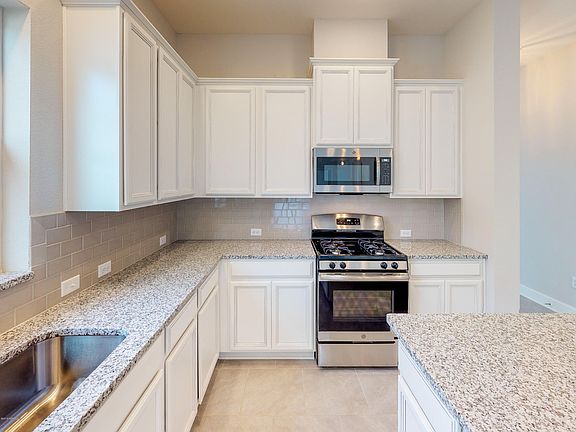3rd image of 193 Dalton Cir