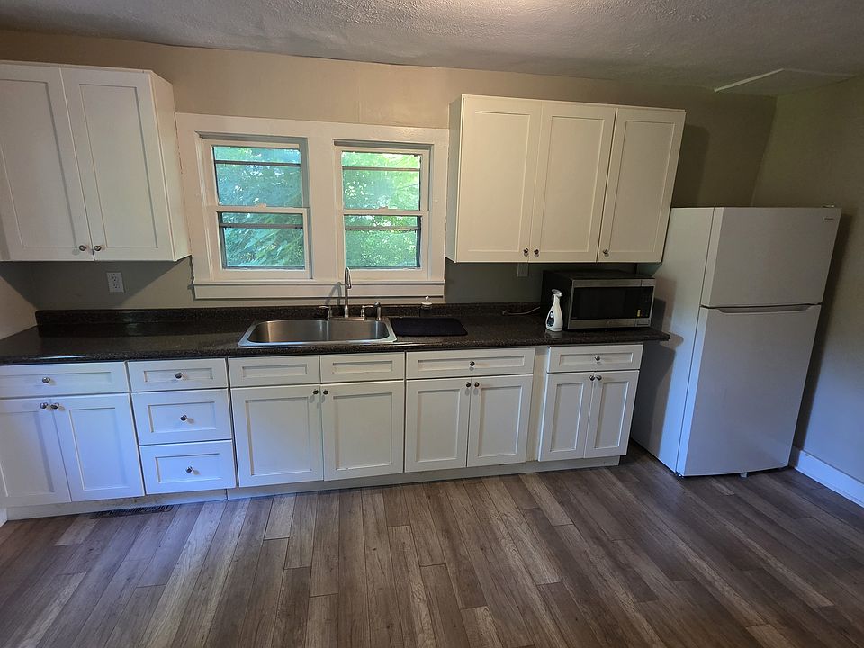 1st image of 21 Bartlett Ave