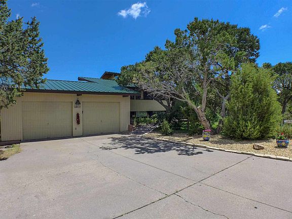 3rd image of 820 Los Pueblos St