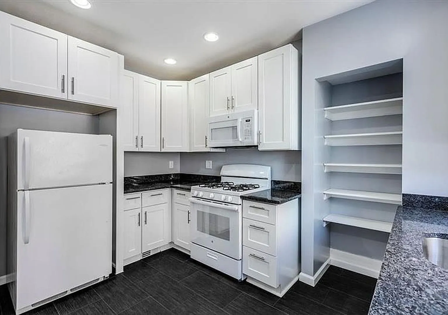 Prime Central Lawrenceville 2 Bedroom Home - 1 Block To Butler St! — Photo 2