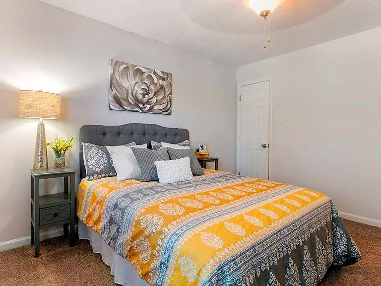 Deep River Pointe Apartments — Photo 6