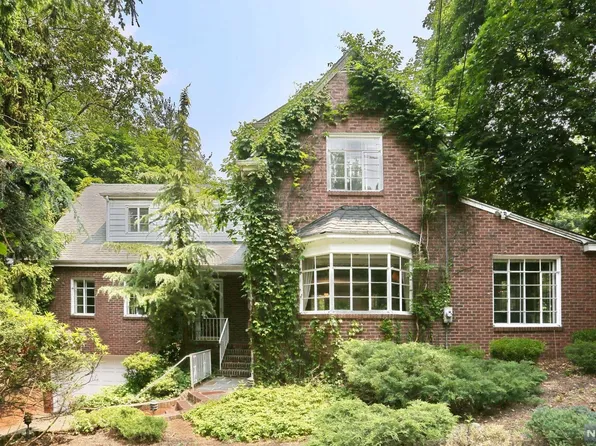 433 Highwood Ave, Leonia, NJ 07605