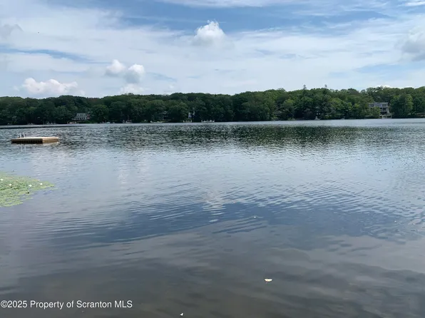 23 W Shore Dr, Jefferson Township, PA 18436