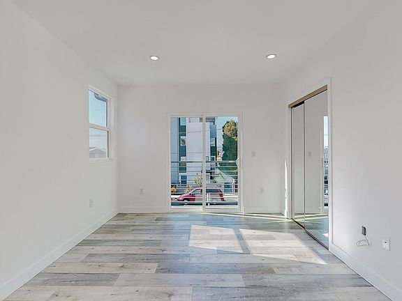 4th image of 234 1/2 N Burlington Ave #234.5
