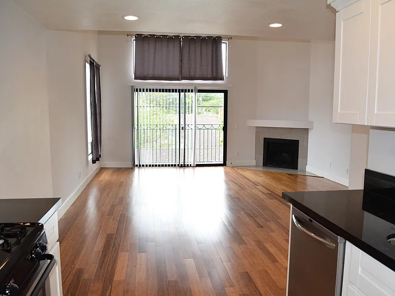2491 Purdue Ave #201 — Photo 11