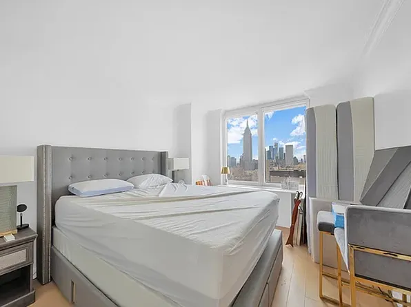 330 East 38th Street image 5 of 27