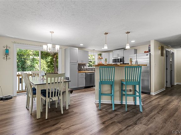 3rd image of 3941 River Bluffs Pl