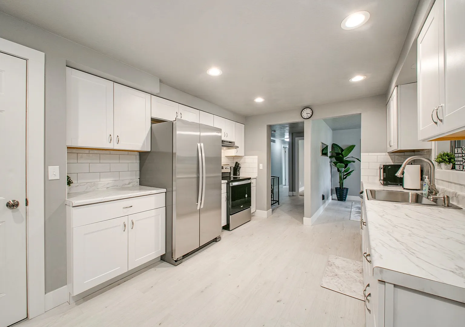 10930 W Sandhurst Dr — Photo 2