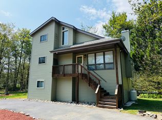 104 Sugar Maple Ln, Tobyhanna, PA 18466