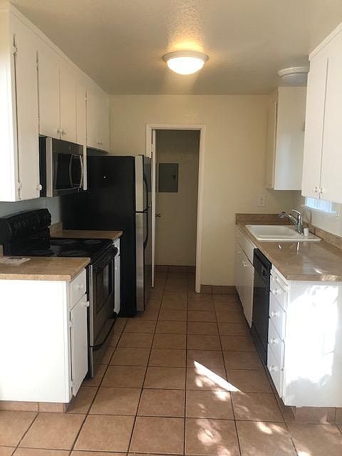 1st image of 208 Sunnyside Ave #3