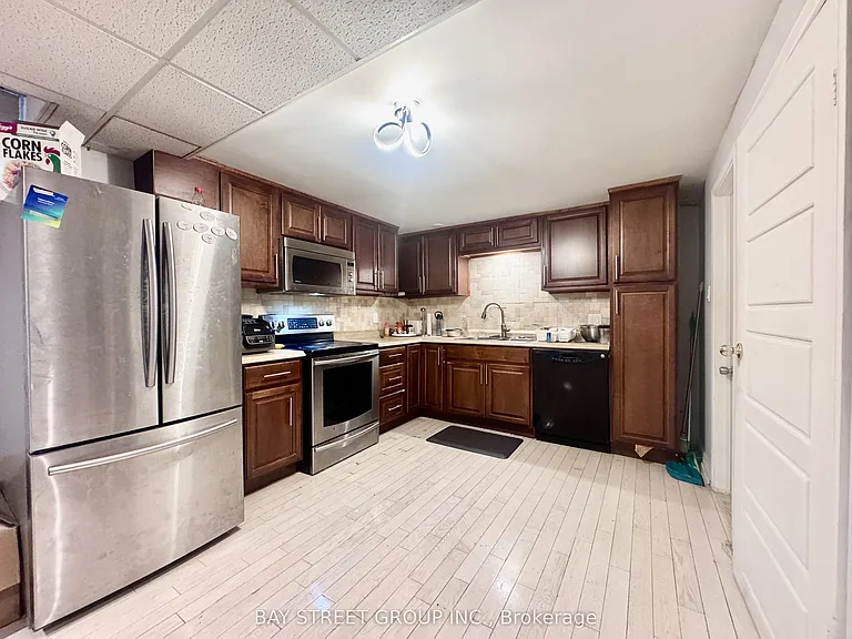 2082 Burbank Dr #LOWER — Photo 3