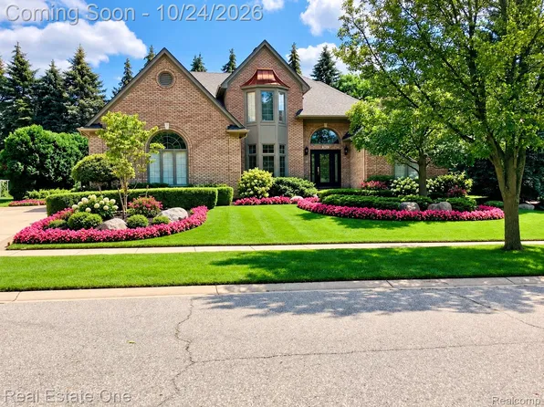 3623 Nesting Ridge Dr, Rochester Hills, MI 48309