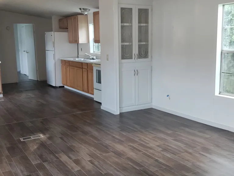 1261 Stoneybrook Dr — Photo 4