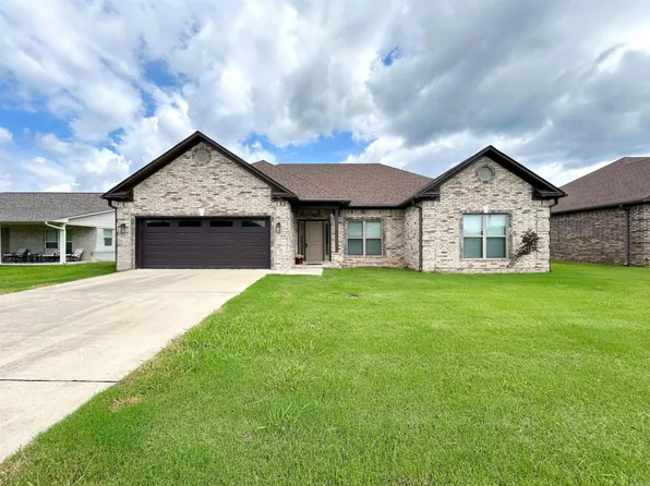 1320 Andrews Dr, Conway, AR 72032