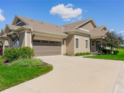 11483 S Waterford Dr, Olathe, KS, 66061