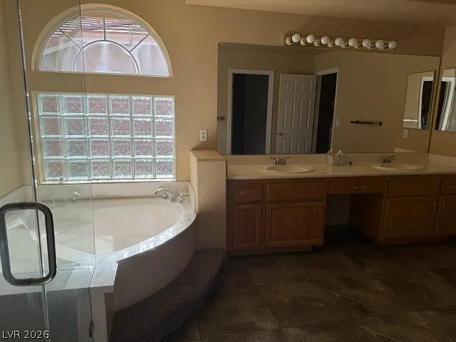 8640 Castle Hill Ave — Photo 28