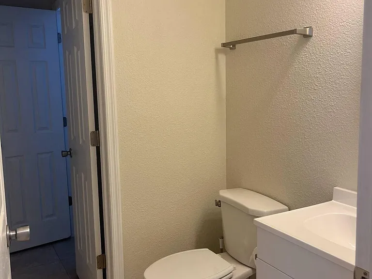 2030 SE Watercrest St — Photo 13
