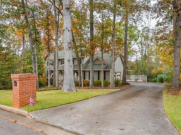 3rd image of 3587 Robinson Ct