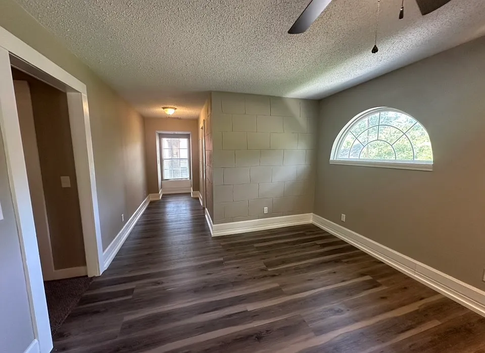 2 bed, 1200 sqft, $1,550 — Photo 4