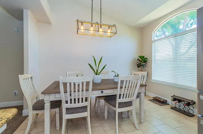 273 W Kelly Ave — Photo 4