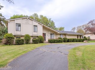 5453 Chanto Dr, Clarkston, MI 48346
