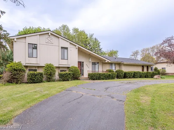 5453 Chanto Dr, Clarkston, MI 48346