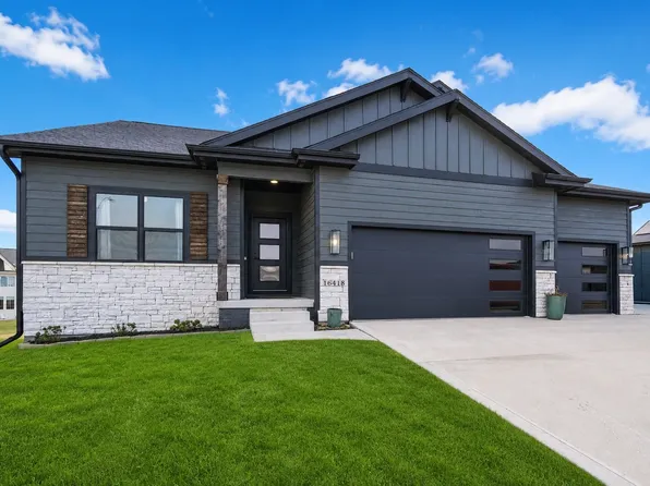 16418 Northpark Dr, Urbandale, IA 50323