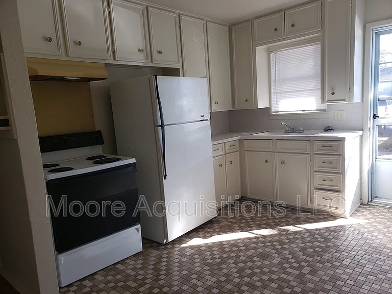 1439 S Rusk St — Photo 6