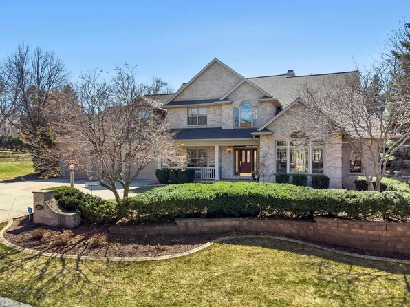 305 Braebourne Ct, Green Bay, WI 54301