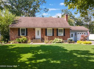 22 Merritt Dr, Schenectady, NY 12306