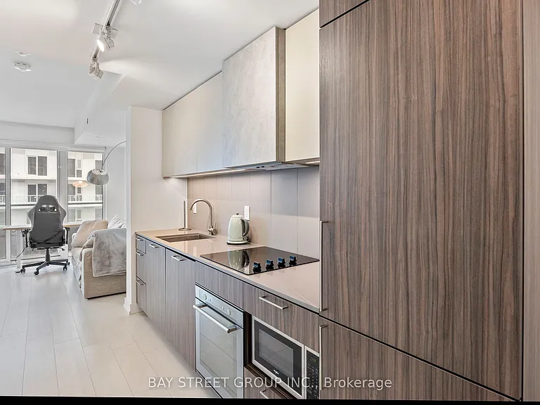 19 Western Battery Rd #3301 — Photo 10
