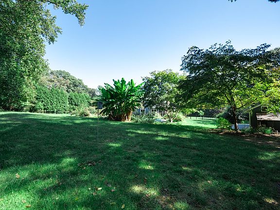 5th image of 609 N Holly Dr