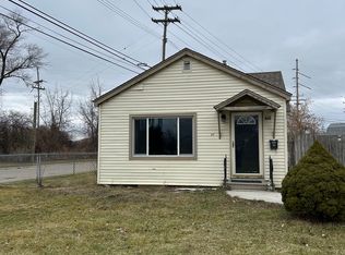 60 Leonore Ave, Mount Clemens, MI 48043