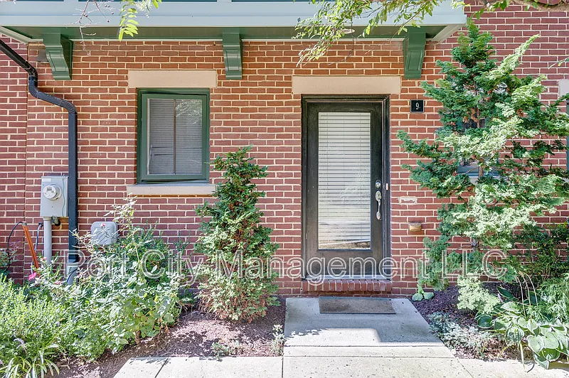 1 bed, 1.0 bath, 180 sqft, $950 — Photo 2