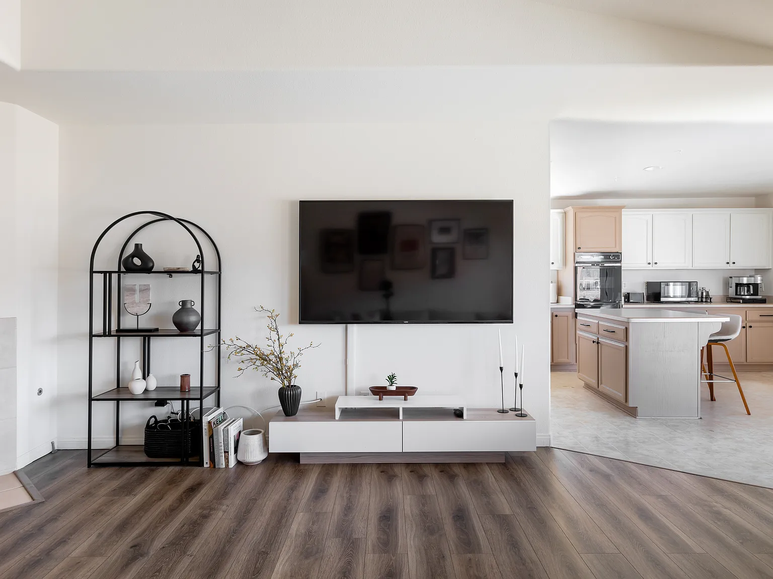 4 bed, 2112 sqft, $2,800 — Photo 1