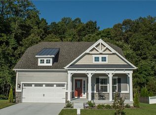 136 Boxwood Ln, Smithfield, VA 23430