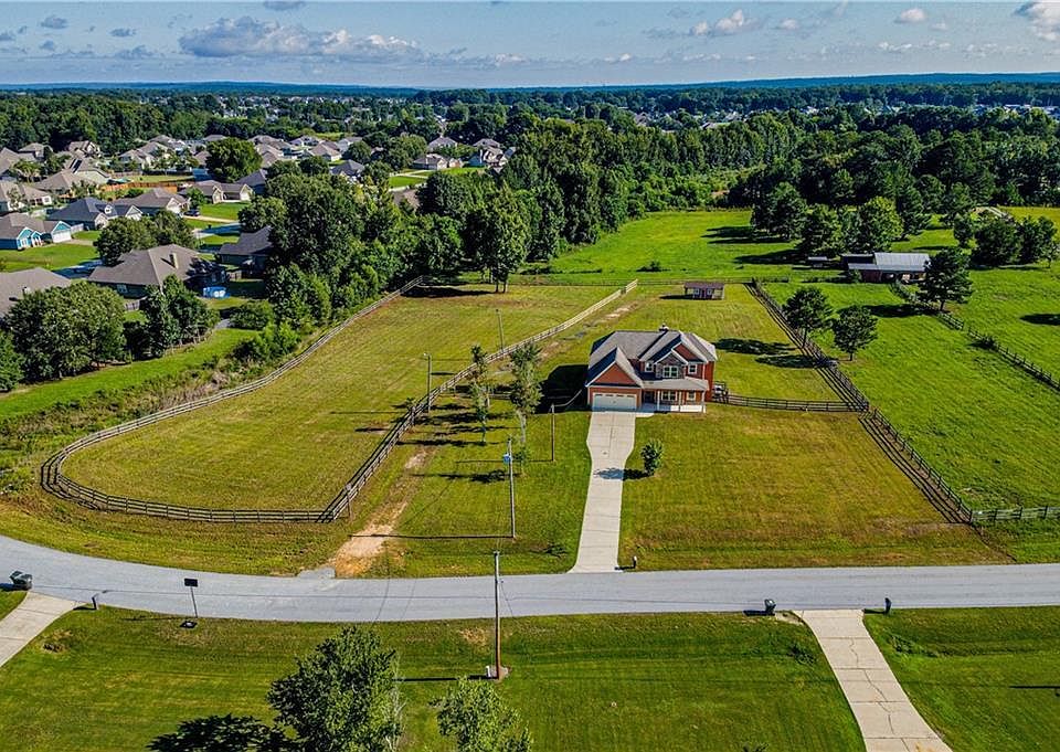 1st image of 3 Winter Hawk Ln